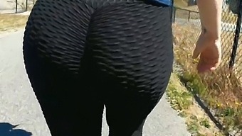 Public Display Of Milf'S Big Ass In Leggings