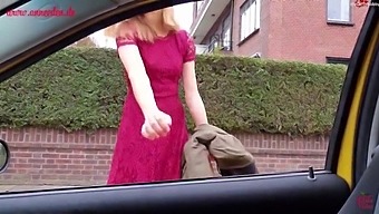 Young Girl'S Initial Experience With Online Dating App Tinder!