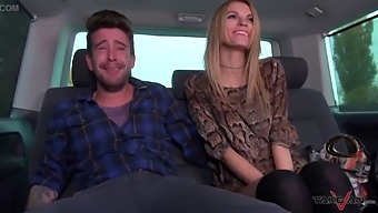Um Casal Amador De Verdade Se Filma Fazendo Sexo Em Uma Van.