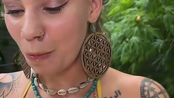 Indica Flower Gives A Blowjob In High Definition